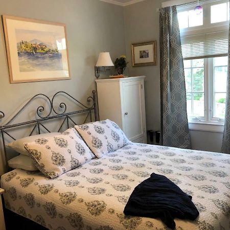 Lake George Boathouse Waterfront Lodging 볼튼 랜딩 외부 사진