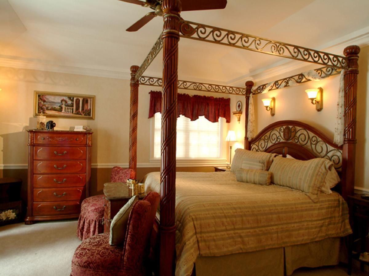 Lake George Boathouse Waterfront Lodging 볼튼 랜딩 외부 사진