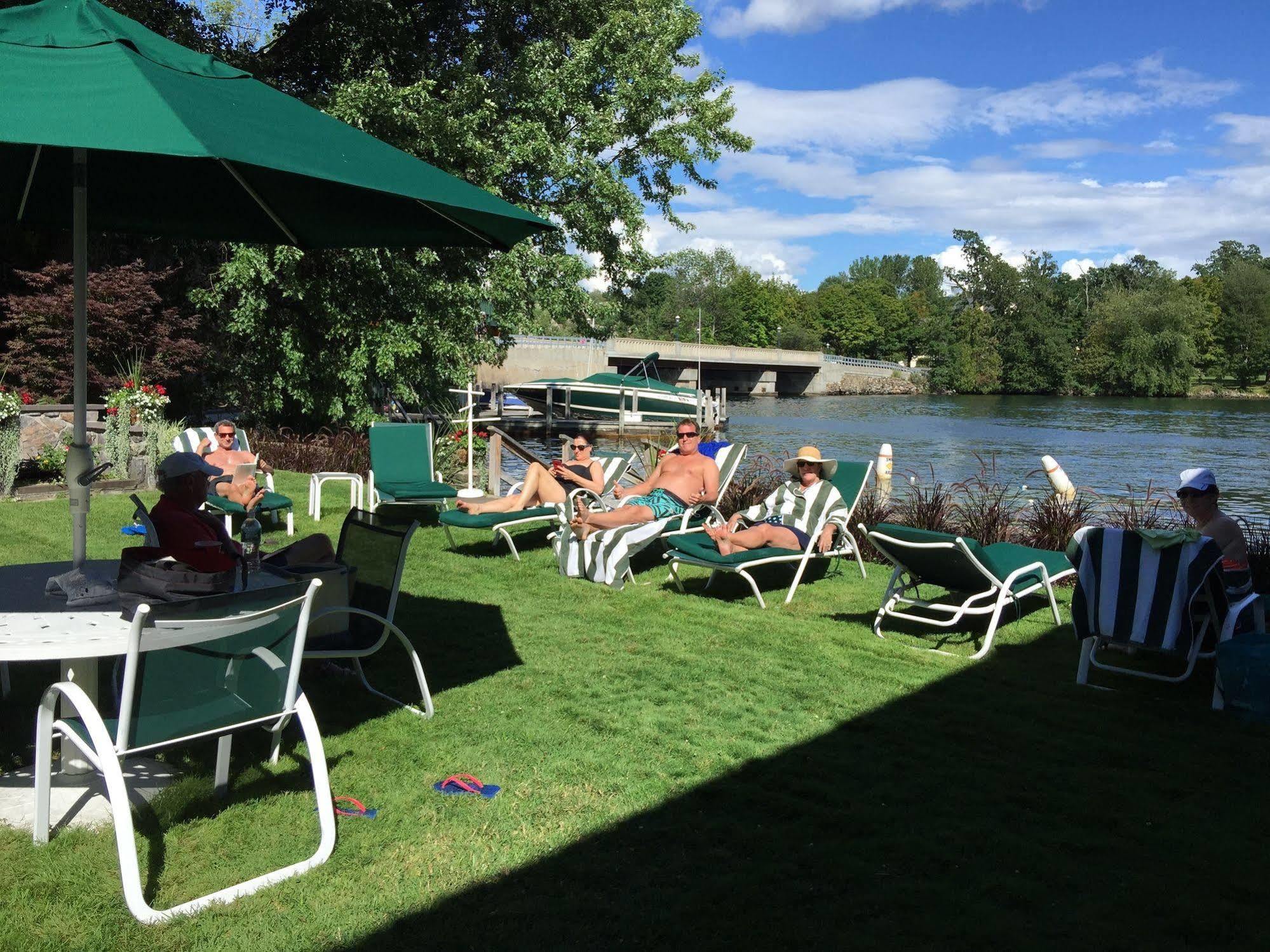 Lake George Boathouse Waterfront Lodging 볼튼 랜딩 외부 사진