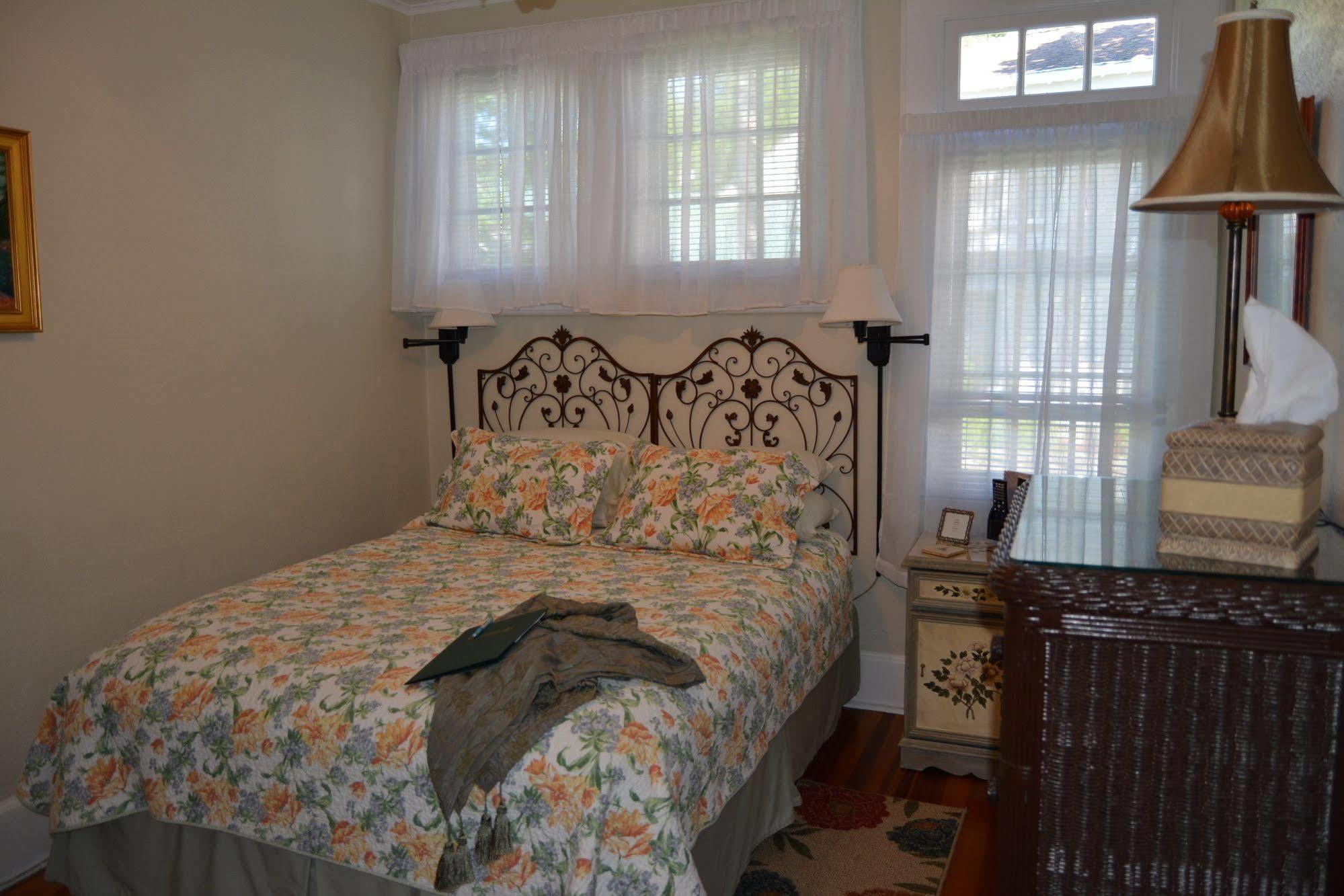 Lake George Boathouse Waterfront Lodging 볼튼 랜딩 외부 사진