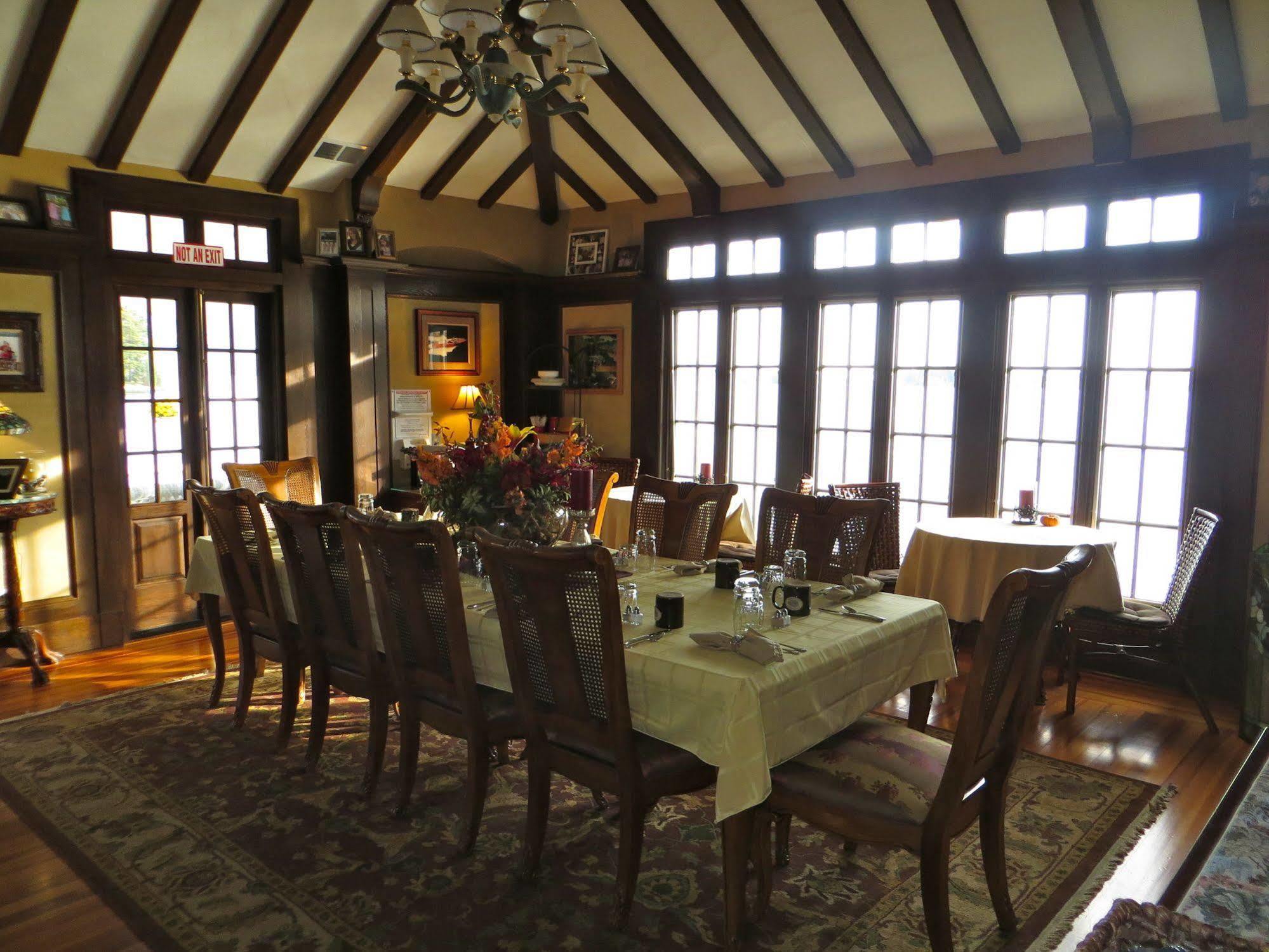Lake George Boathouse Waterfront Lodging 볼튼 랜딩 외부 사진