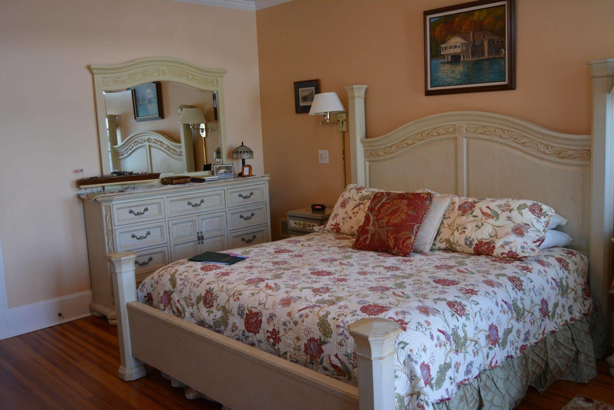 Lake George Boathouse Waterfront Lodging 볼튼 랜딩 외부 사진